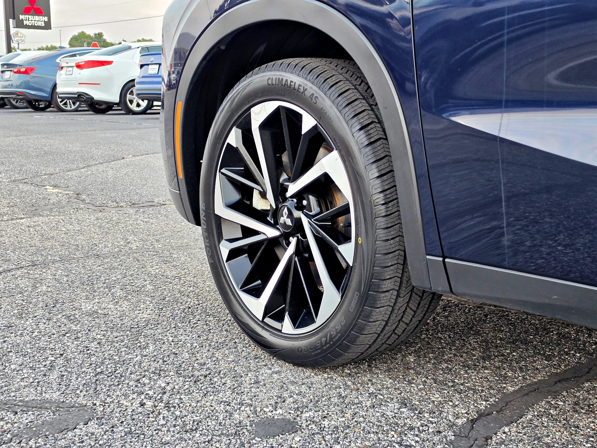 Used 2024 Cosmic Blue Metallic Mitsubishi SE image 26