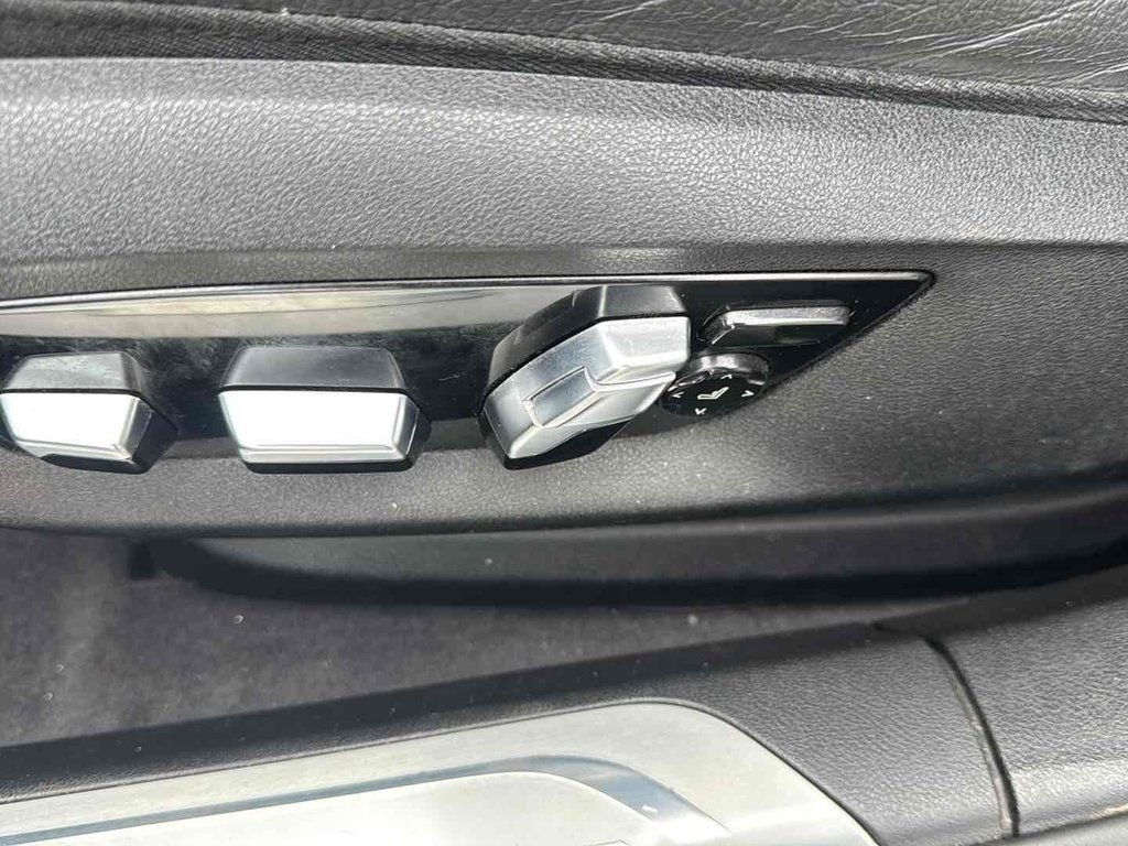 Used 2022 Black BMW 740i image 33