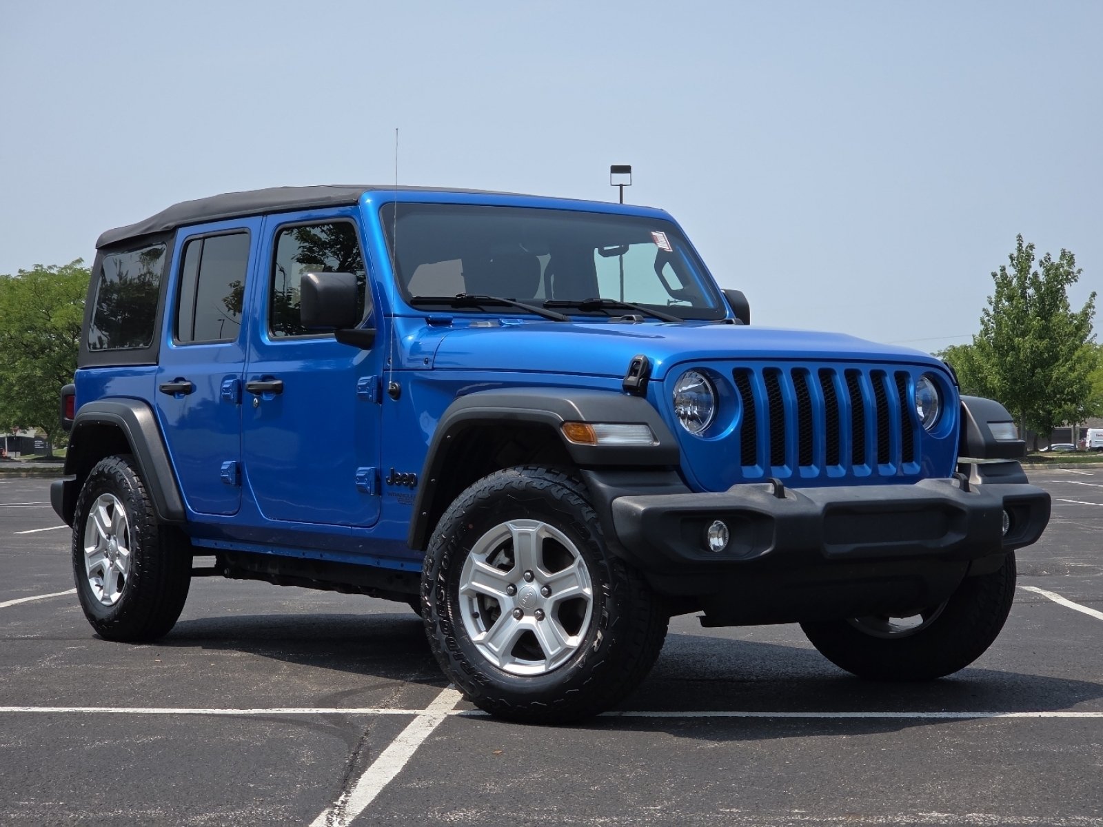 Used 2021 Blue Pearl Jeep Unlimited Sport S image 2