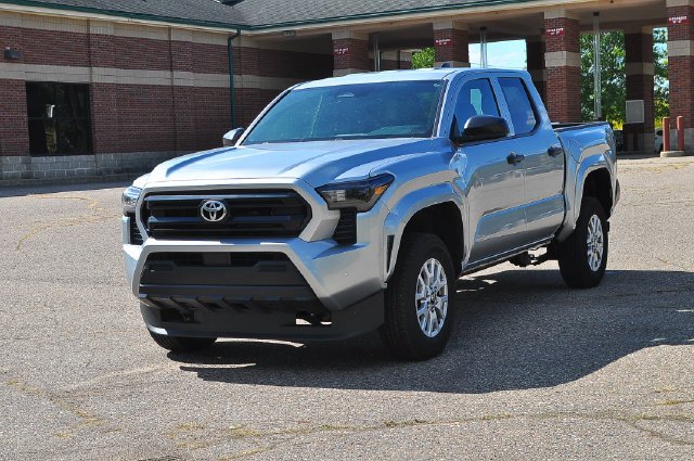 Certified Used 2025 Silver Toyota SR image 7