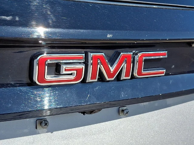 Used 2026 Silver GMC Elevation image 31
