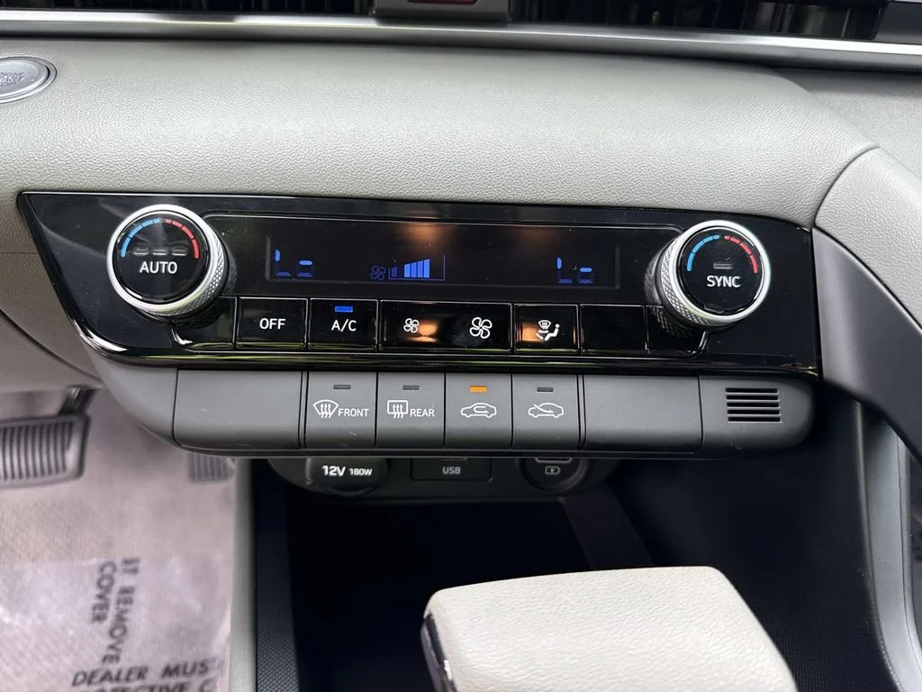 Used 2022 Silver Hyundai SEL image 29
