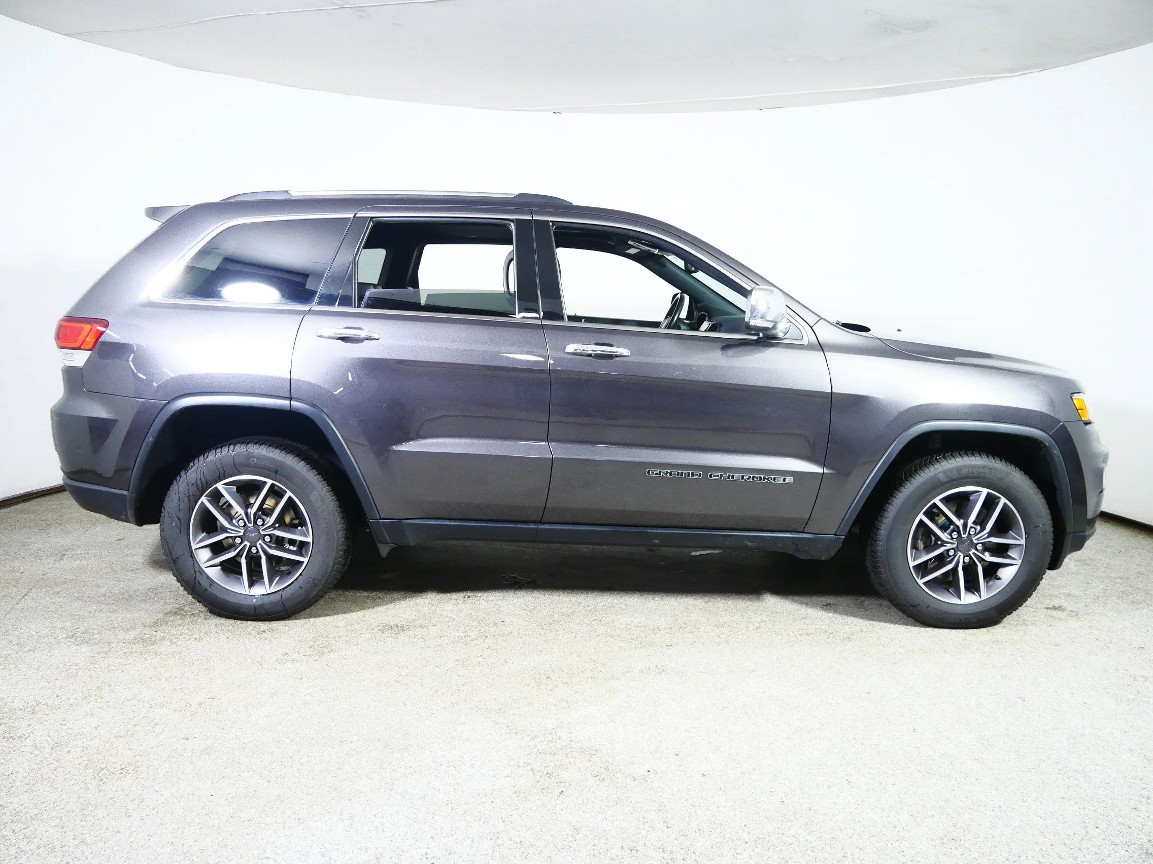 Used 2021 Granite Crystal Metallic Clearcoat Jeep Limited image 8