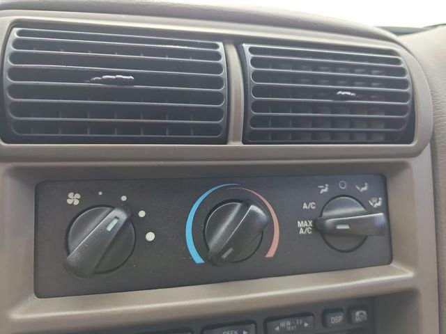 Used 2004 Torch Red Ford V6 image 24