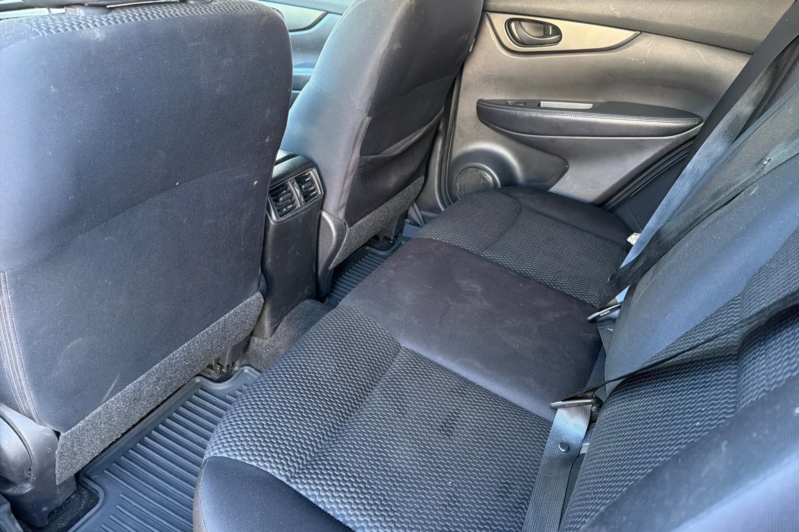 Used 2019 Magnetic Black Pearl Nissan S image 10