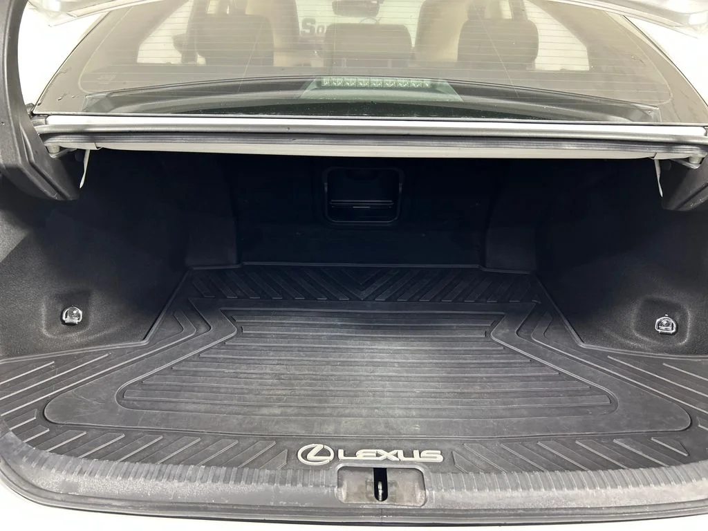 Used 2020 White Lexus 350 image 19