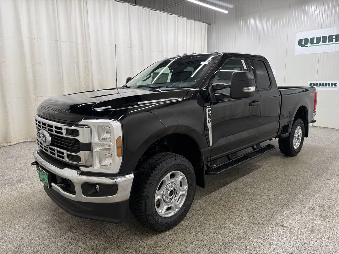 New 2027 Agate Black Metallic Ford F-250® XLT image 4