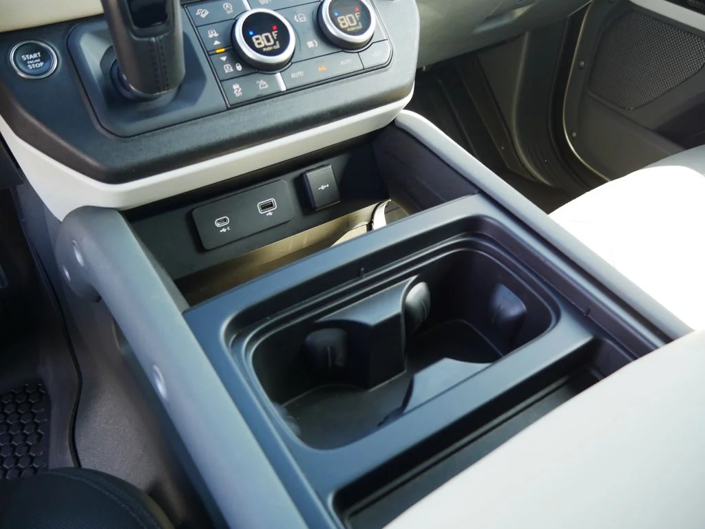 Used 2023  Land Rover X-Dynamic SE image 40