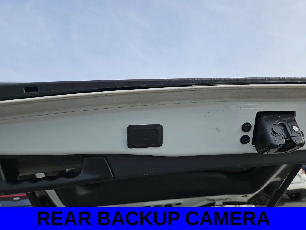Used 2022 White Toyota XLE Premium image 7