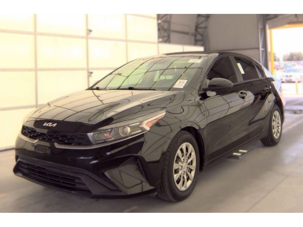 Used 2022 Aurora Black Kia FE image 8