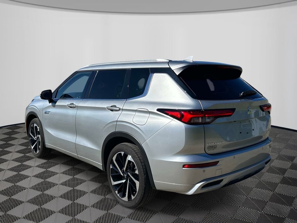 Used 2025 Silver Mitsubishi SEL image 3