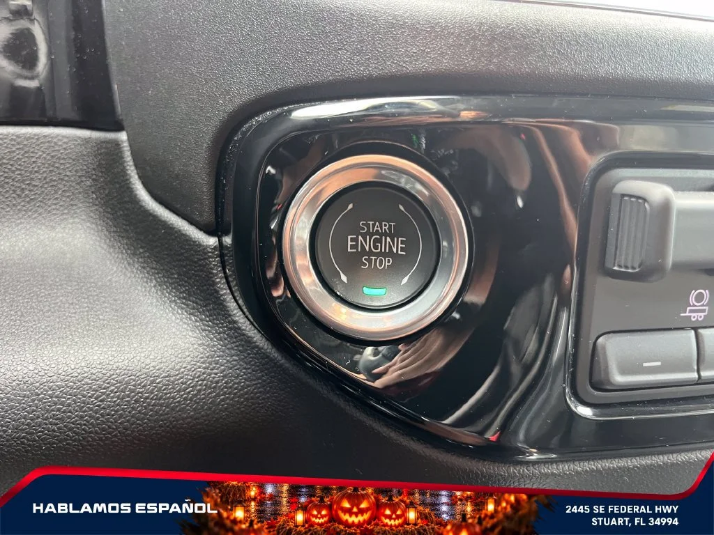 Used 2025 Summit White Chevrolet LTZ image 28