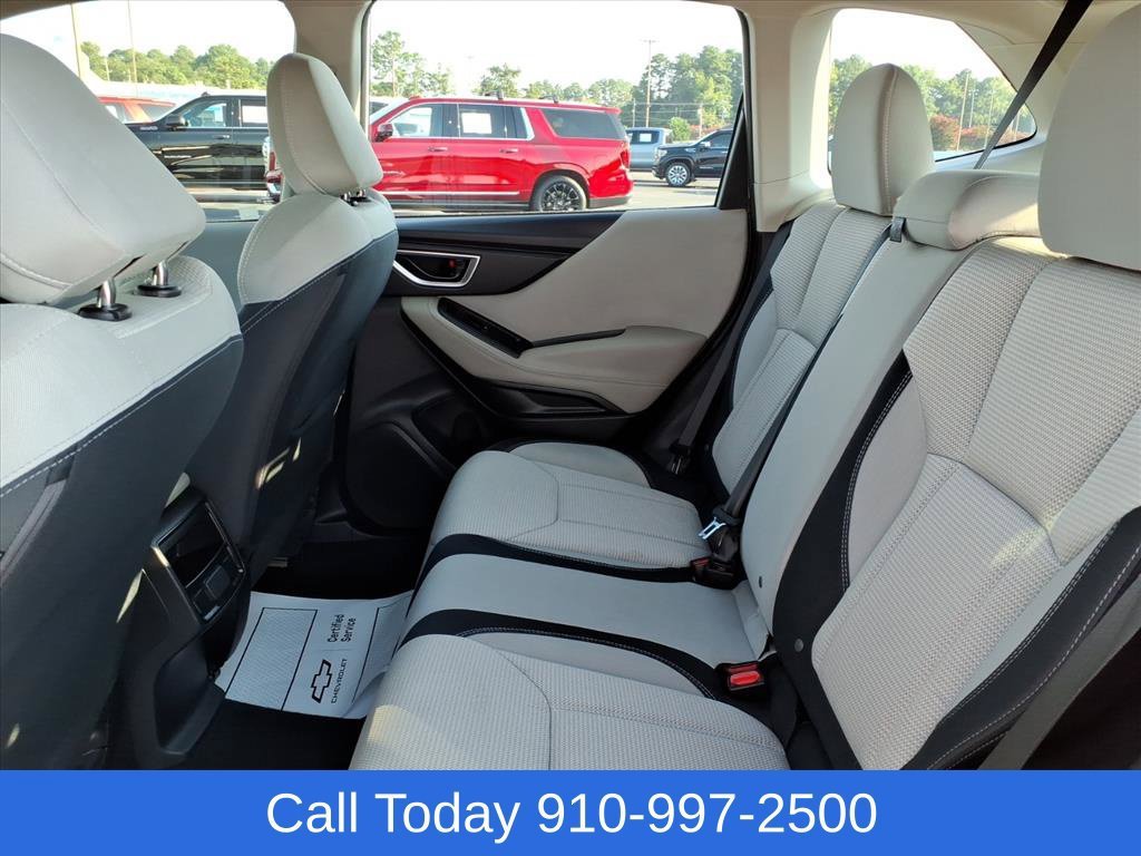Used 2023 White Subaru  image 24