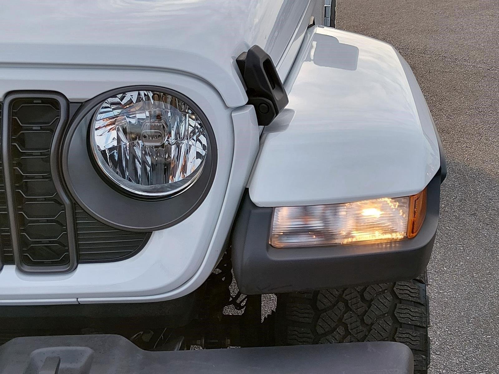 Used 2024 Bright White Clearcoat Jeep Nighthawk image 10