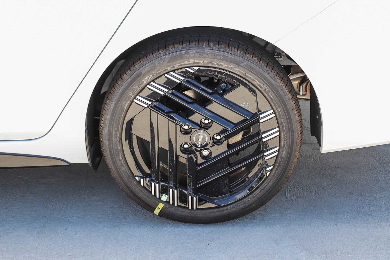 New 2027 Aspen White TriCoat / Super Black Two-tone Nissan SR image 12