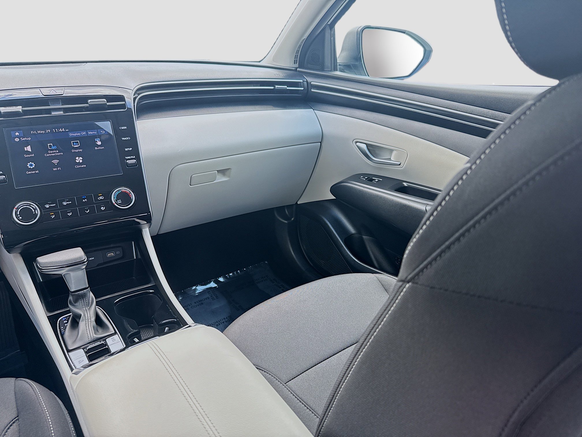 2024 Hyundai Tucson SE - Photo 19