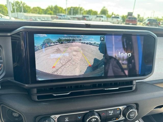 Used 2024  Jeep Sport S image 6