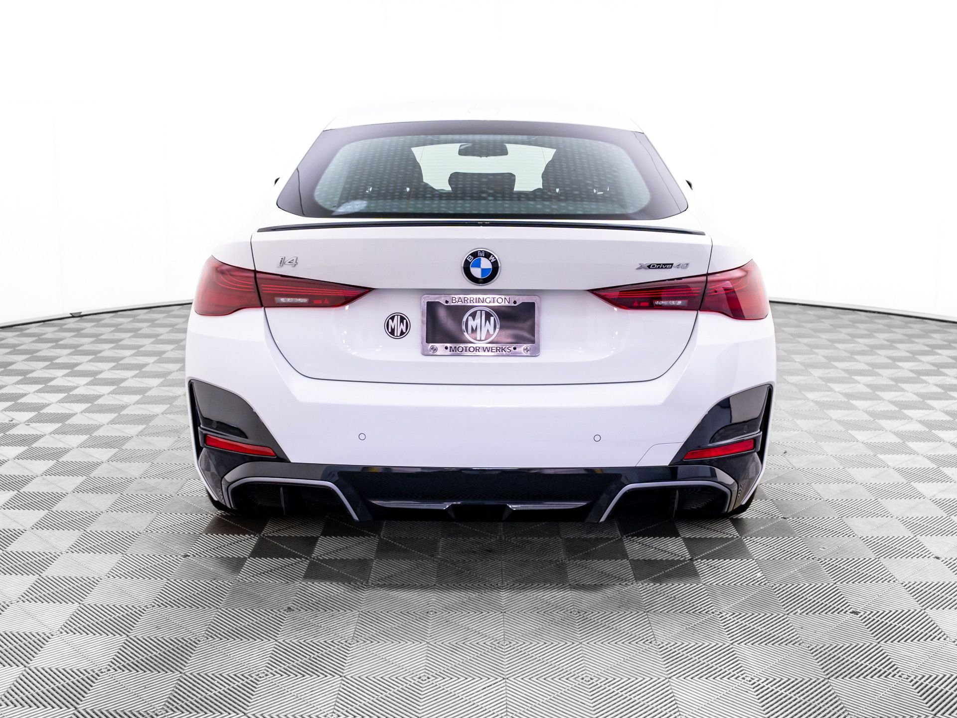 New 2026 Alpine White BMW xDrive40 image 5