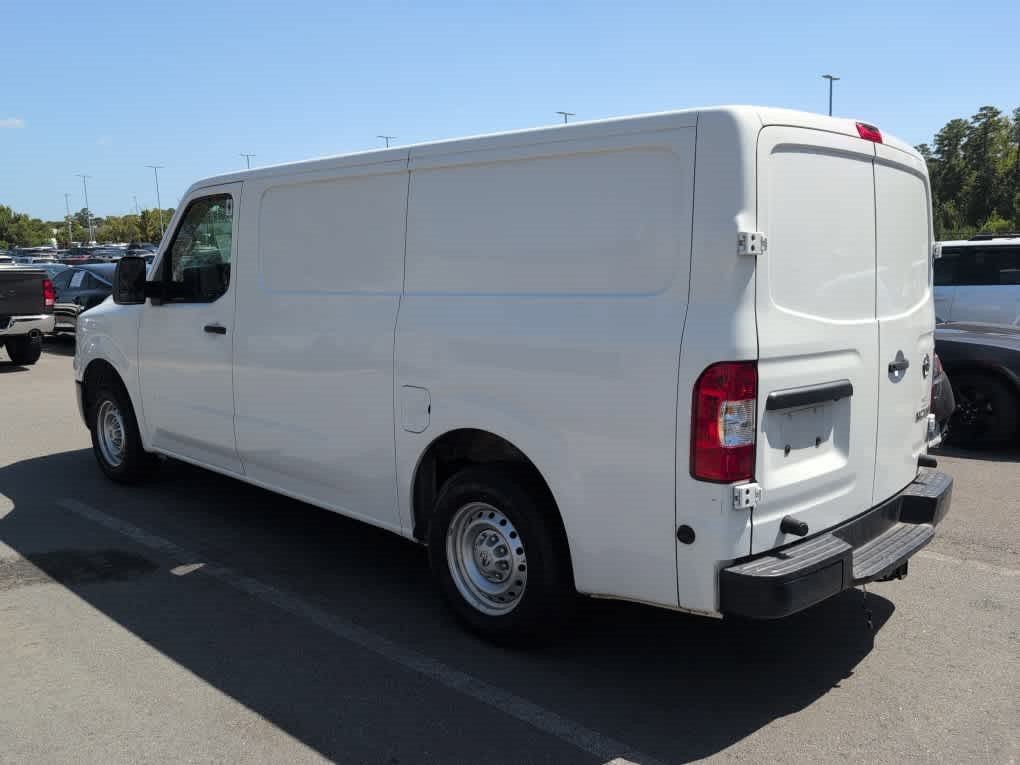Used 2018 Glacier White Nissan S image 6