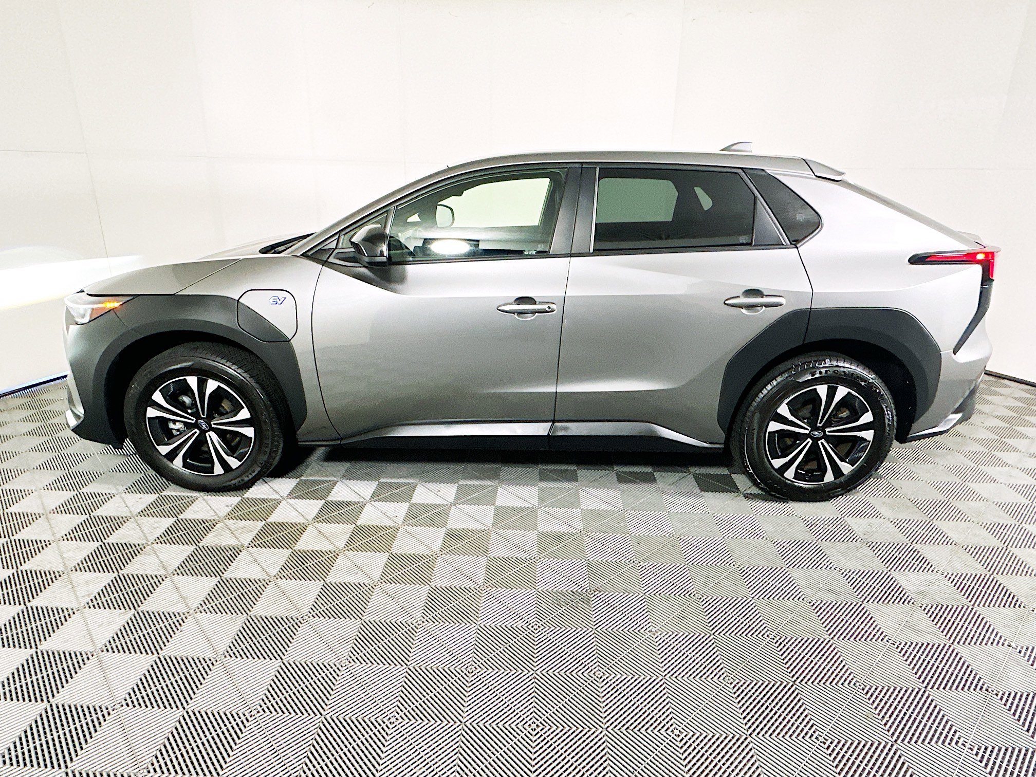 2023 Subaru Solterra thumbnail 8