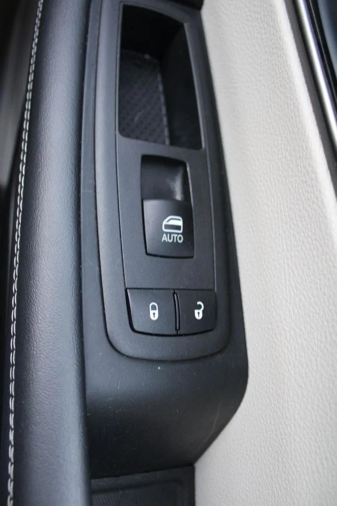 Used 2024 Black Chrysler Select image 24
