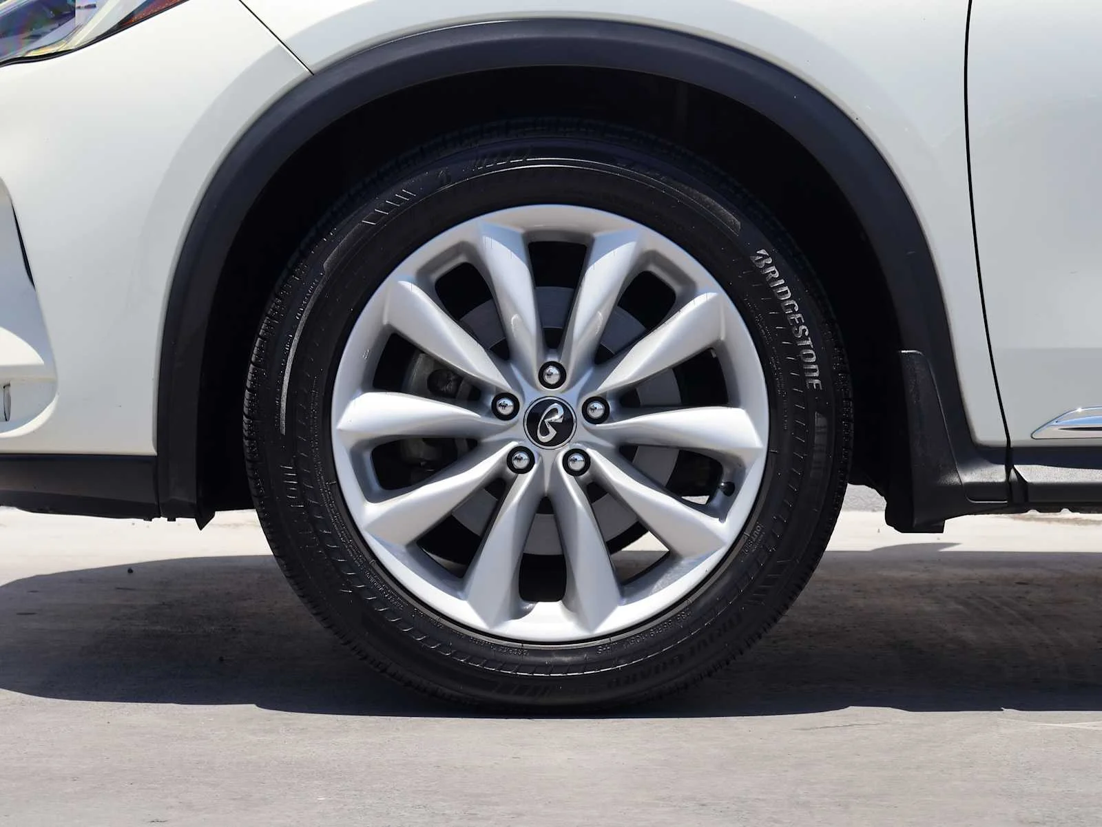 Used 2019 Majestic White INFINITI ESSENTIAL image 12