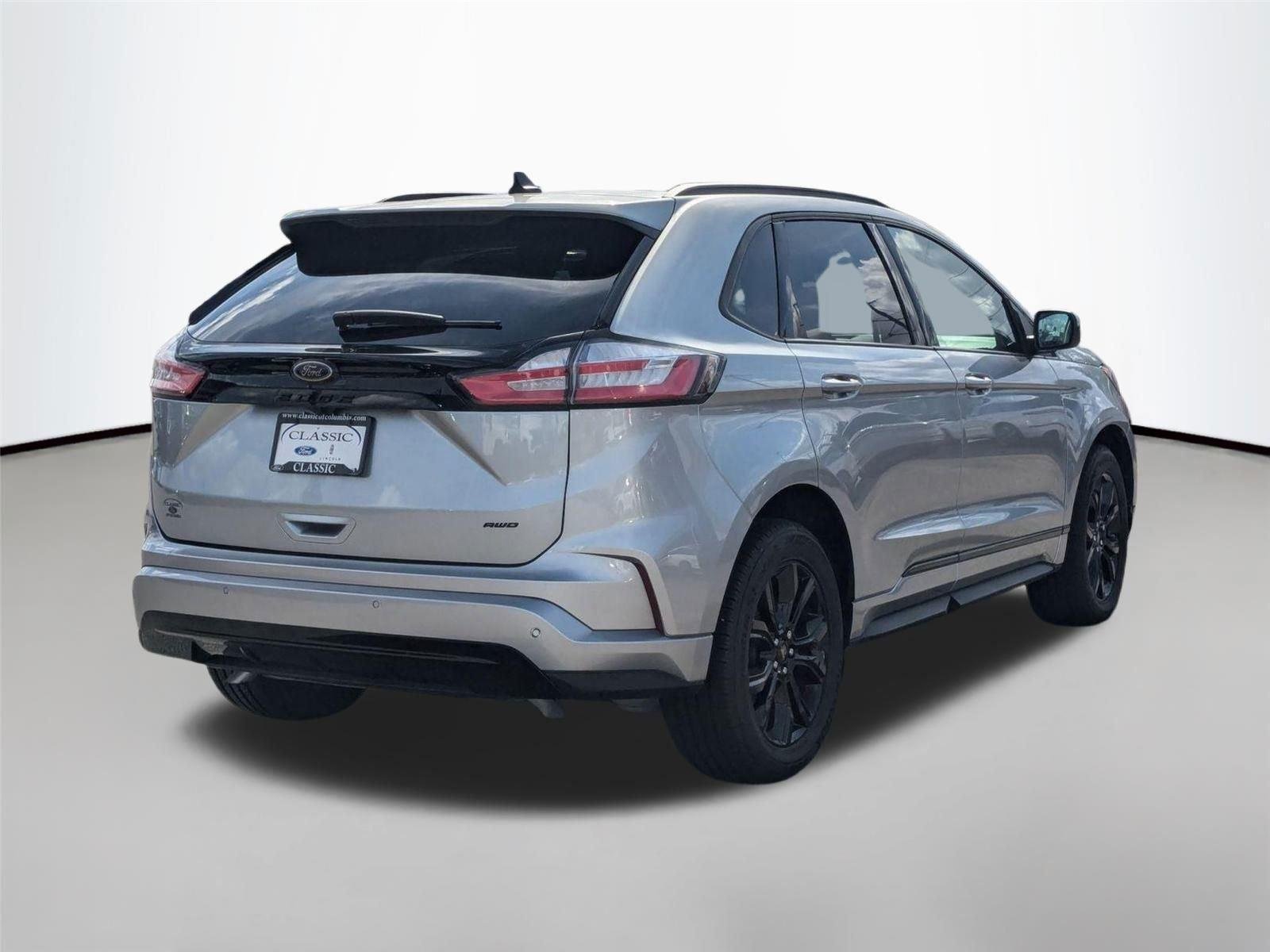 Used 2024 Iconic Silver Metallic Ford SE image 5