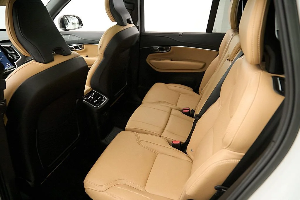 Certified Used 2023 Crystal White Volvo Ultimate image 21