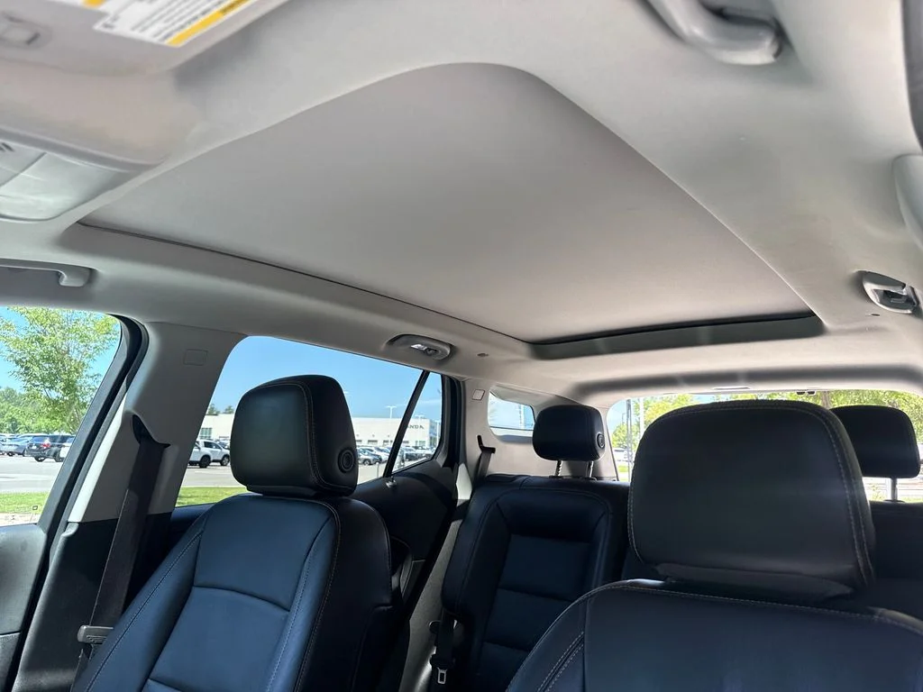 Used 2019 Quartz Metallic GMC SLT image 23