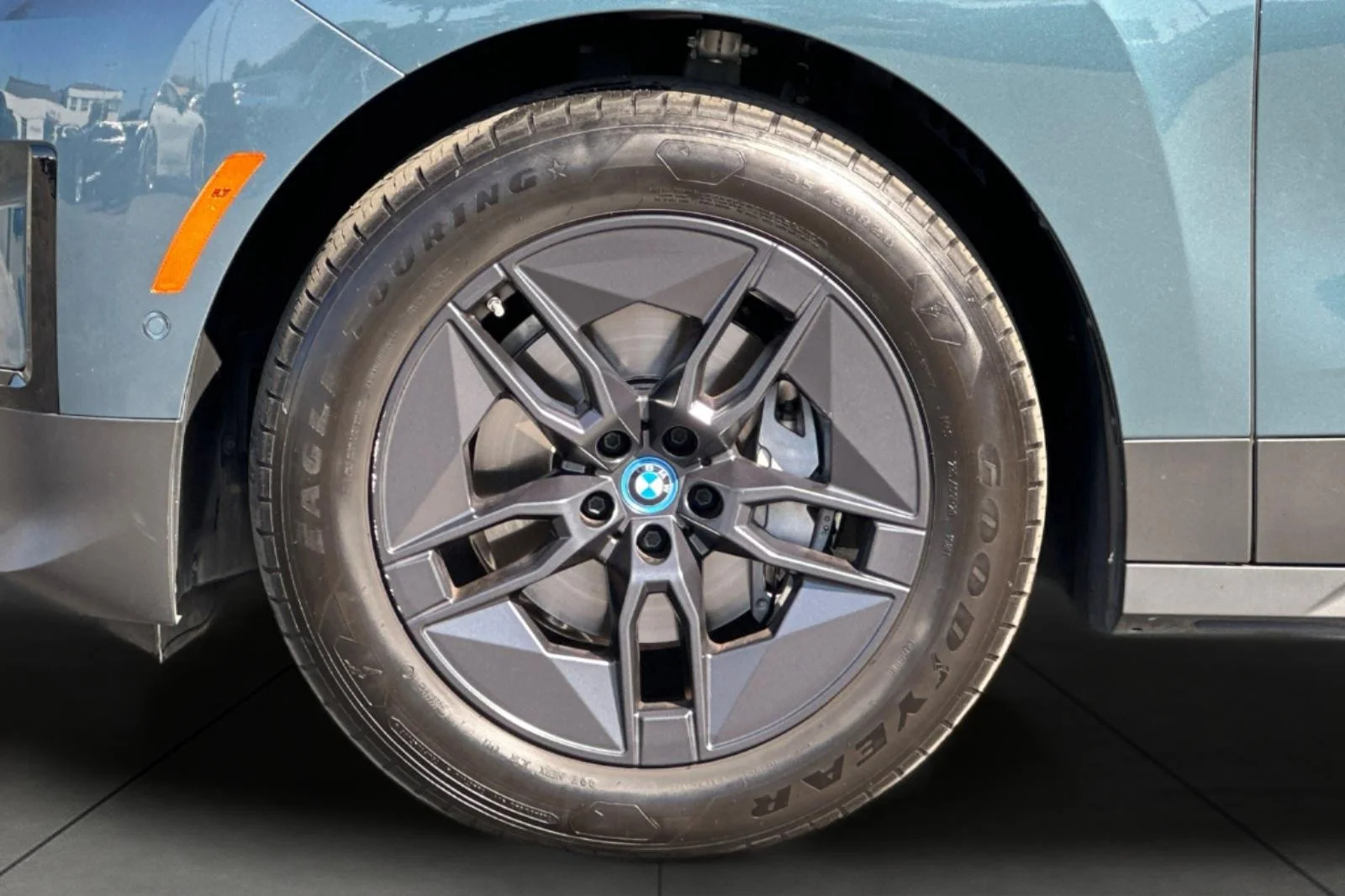 Used 2024 Blue Ridge Mountain Metallic BMW xDrive50 image 26