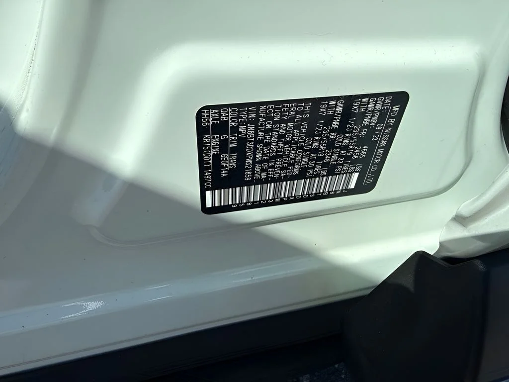 Used 2023 White Nissan Platinum image 30
