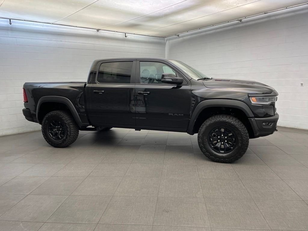 New 2026 Diamond Black Crystal Pearl-Coat Exterior Paint RAM RHO image 2
