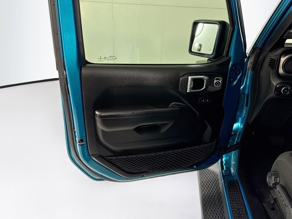 Used 2019 Bikini Pearlcoat Jeep Sport S image 24