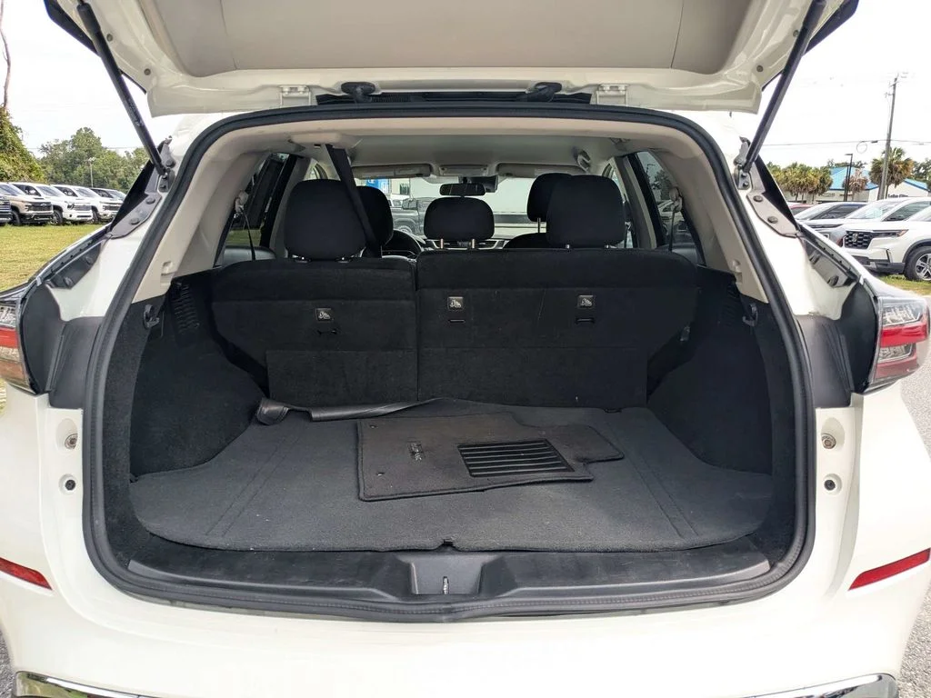 Used 2020 White Nissan S image 12