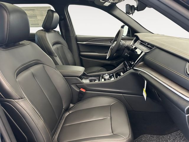 New 2026 Diamond Black Crystal Pearl-Coat Exterior Paint Jeep Limited image 15