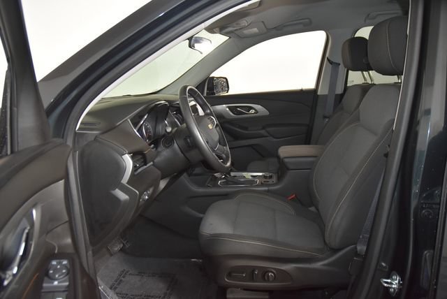 Used 2020 GRAPHITE METALLIC Chevrolet LT Cloth image 31