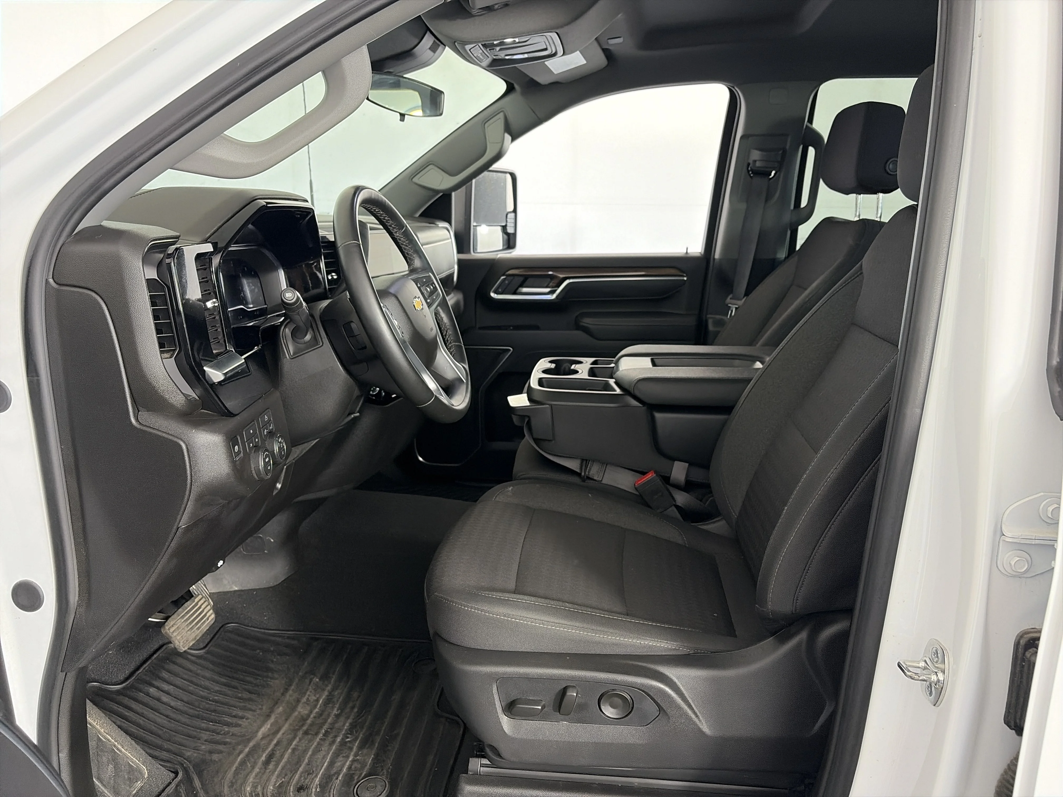 Certified Used 2025 Summit White Chevrolet LT image 6