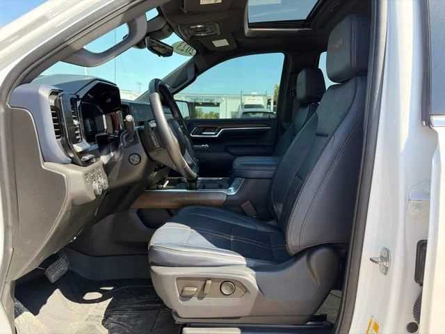 Used 2023 IRIDESCENT PEARL TRICOAT Chevrolet High Country image 14