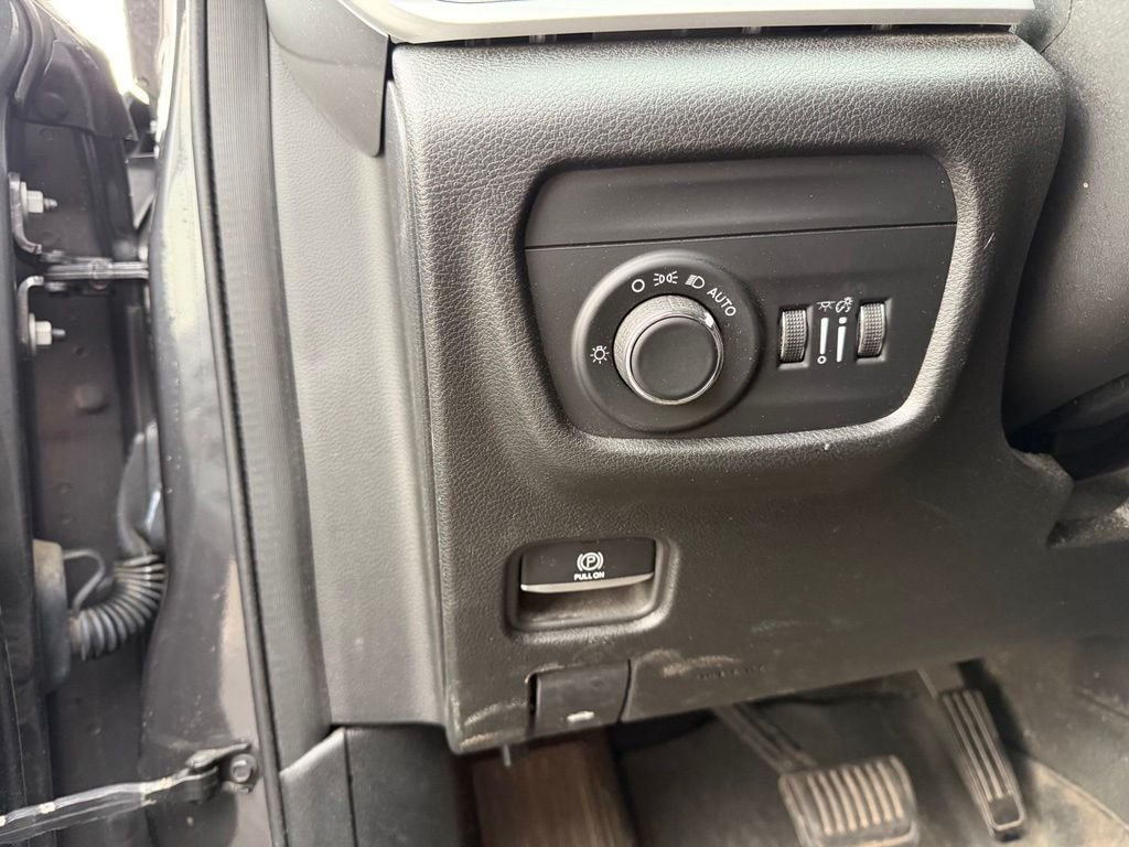 Used 2023 Gray Jeep Laredo image 39