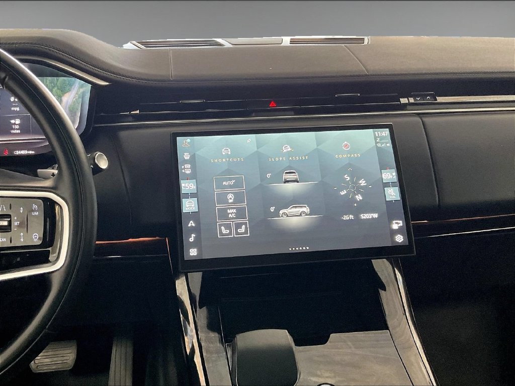 Used 2025 White Land Rover SE image 18