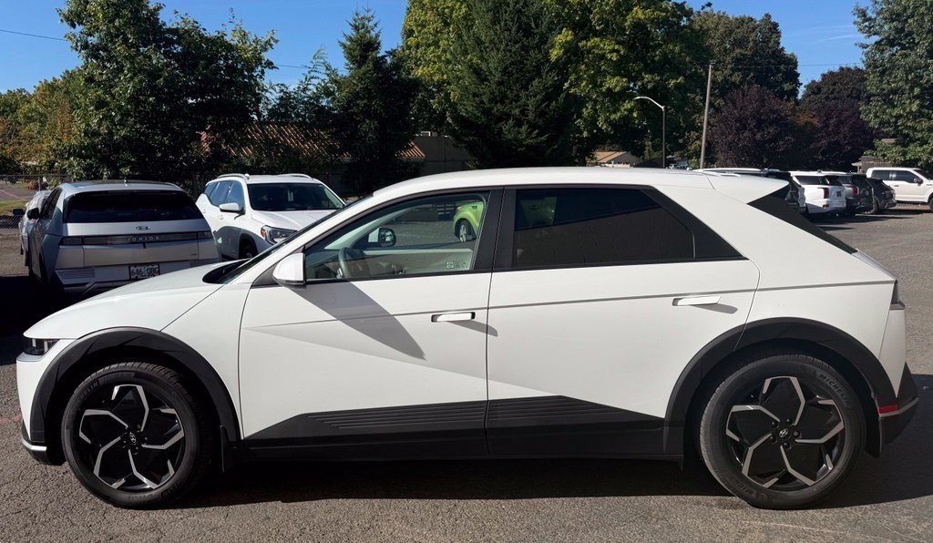 Used 2023 Atlas White Hyundai SEL image 8
