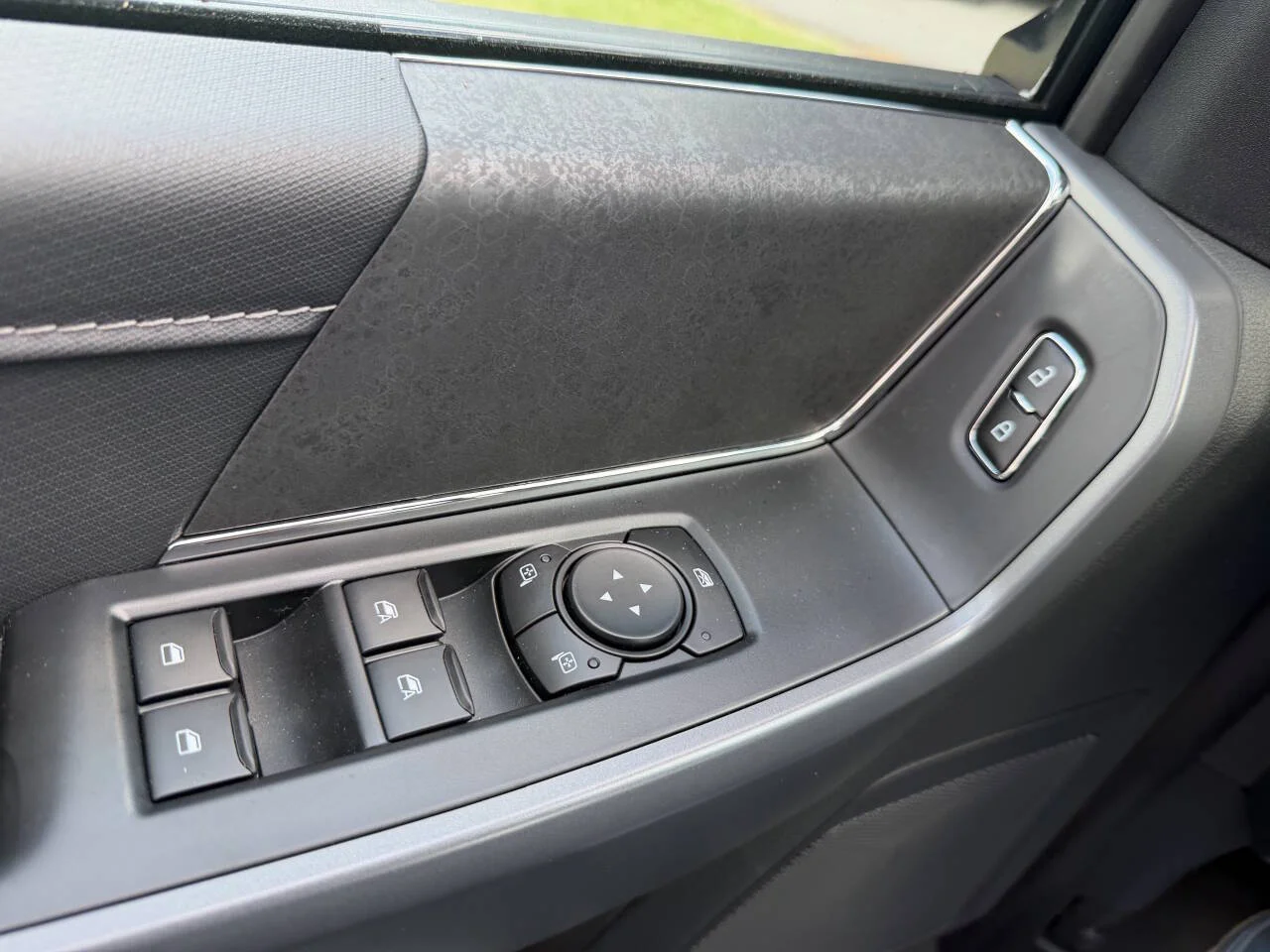 New 2026 Iconic Silver Metallic Ford XLT image 4