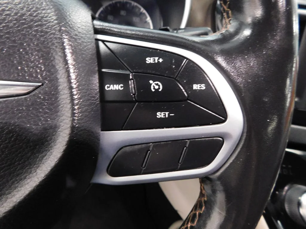 Used 2019 Velvet Red Pearlcoat Chrysler Touring L image 23