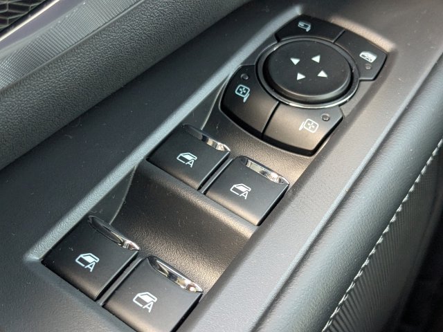 New 2025 Star White Metallic Tri-Coat Ford Platinum® MAX image 25