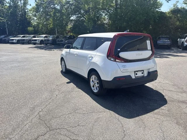 Used 2022 White Kia LX image 7