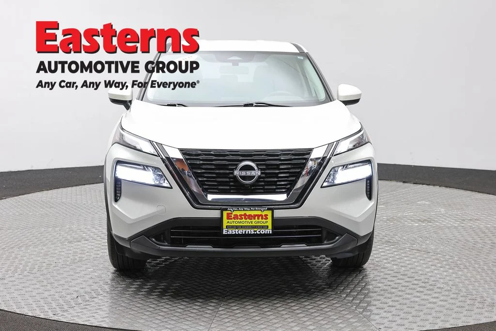 Used 2023 White Nissan SV image 2