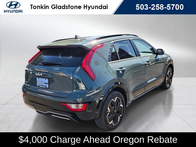 Used 2023 Cityscape Green Kia Wind image 3