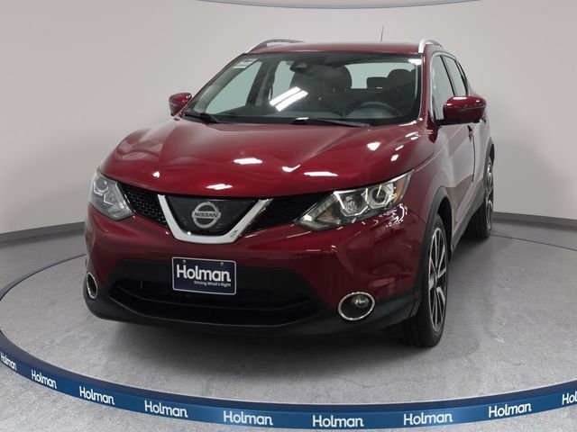 Used 2019 Red Nissan SL image 3