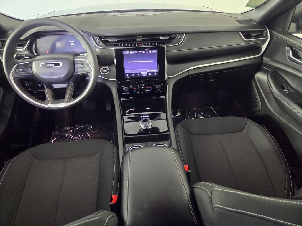 2025 Jeep Grand Cherokee Laredo - Photo 28