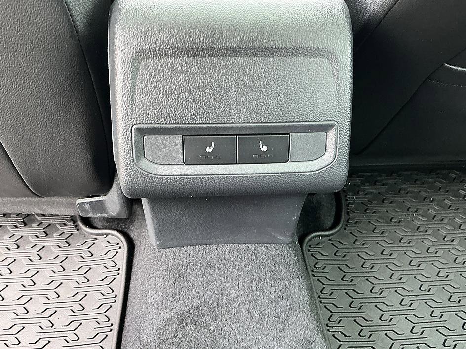 Used 2025 Platinum Gray Metallic Volkswagen SEL image 23
